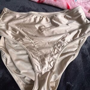 💥 5/$25 💥 Elegant Cream Shapewear Briefs